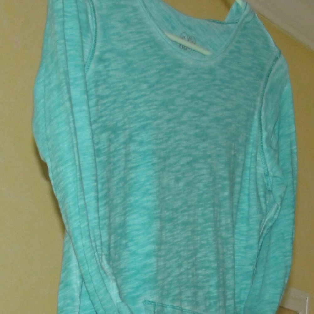 Justice lightweight sweatshirt; hood and pockets